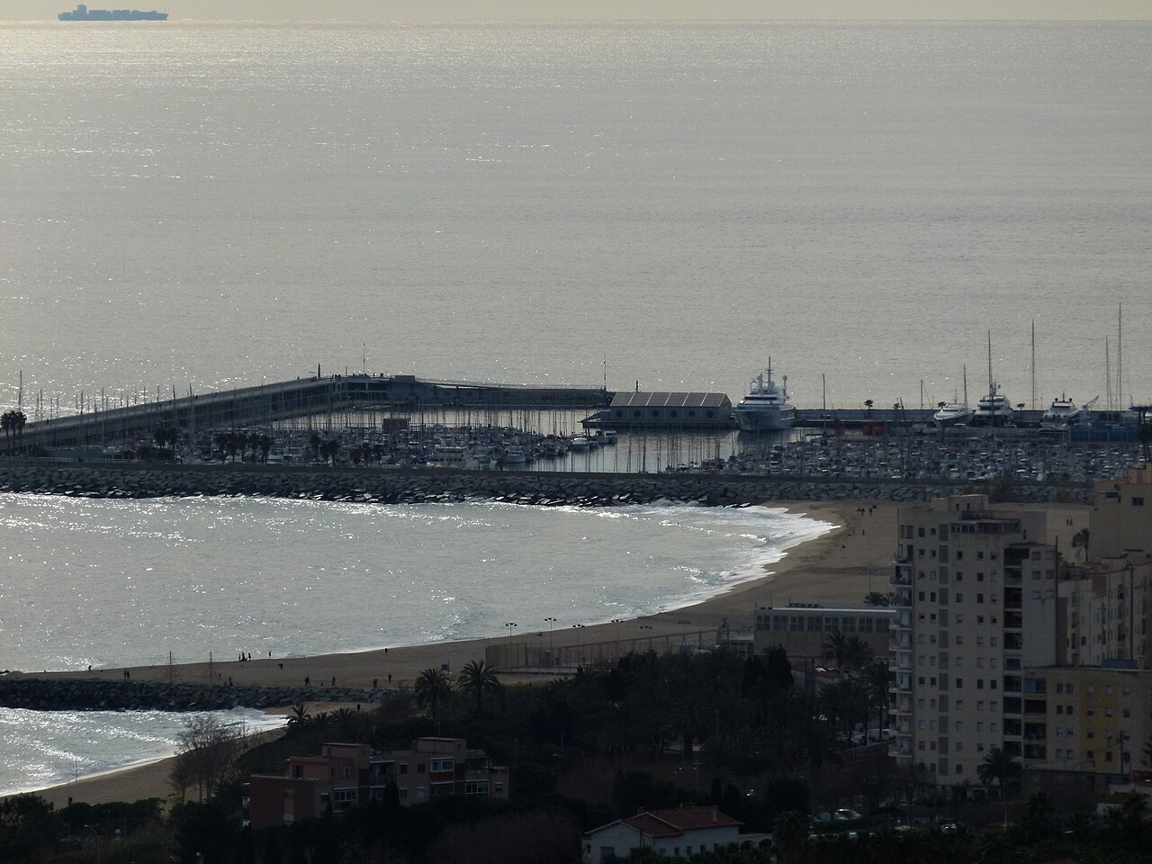 Puerto y playa de Mataró en Barcelona